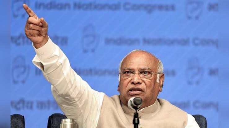 'बिहार के लोगों से वोट का आधिकार छीनना चाहती थी भाजपा...', खड़गे ने चुनाव आयोग पर भी दागे सवाल